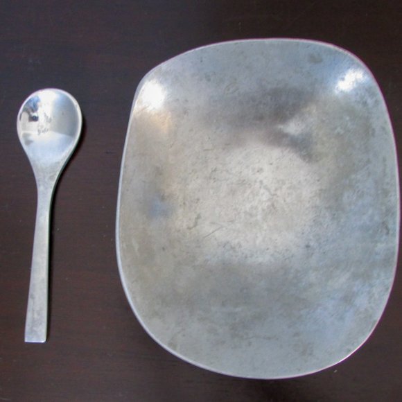 Contemporary Silver Alloy Dish with Spoon - Picture 2 of 5
